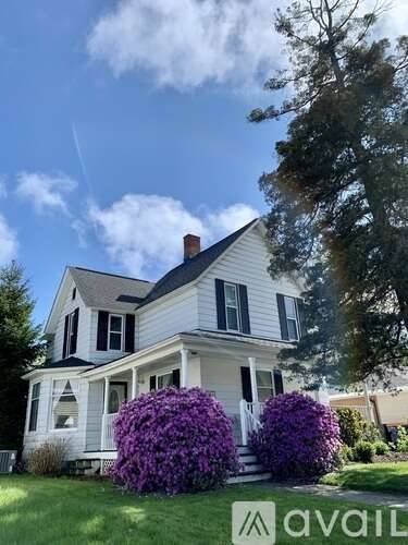 Main picture of 588 Crescent Dr