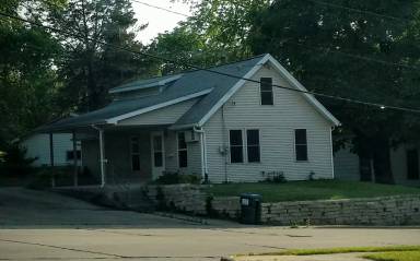 Main picture of 323 W Fond du Lac St