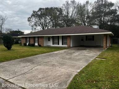 Main picture of 200 Claymore Dr