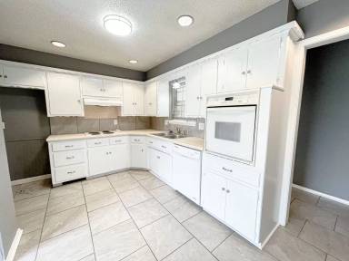 Main picture of 8116 NW 32nd St