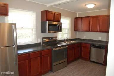 Main picture of 215 Melrose Ct