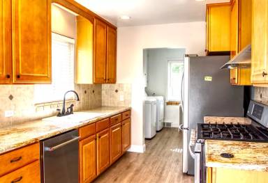 Main picture of 2870 Grape St