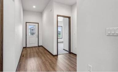 Main picture of 2705 10th St W