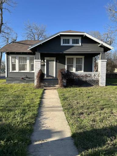 Main picture of 602 E Court St