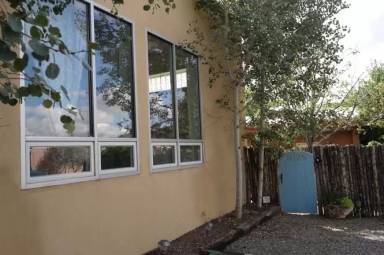 Main picture of 812 Calle Saragosa
