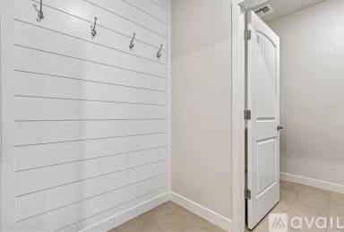 Main picture of 2664 Goldfinch Pl