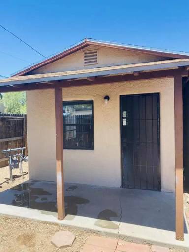 Main picture of 2425 N Santa Rita Ave