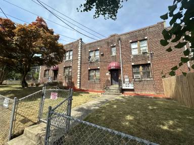 Main picture of 5000 2nd St NW