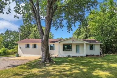 Main picture of 1441 Compton Rd