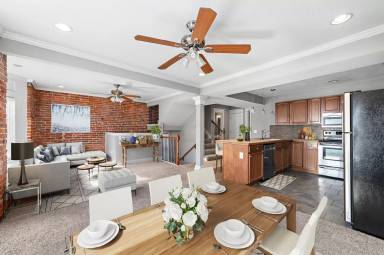 Main picture of 218 W 34th St