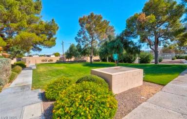 Main picture of 3359 Narod St