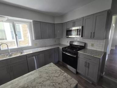 Main picture of 163 W Delavan Ave