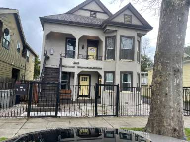 Main picture of 2115 3rd St