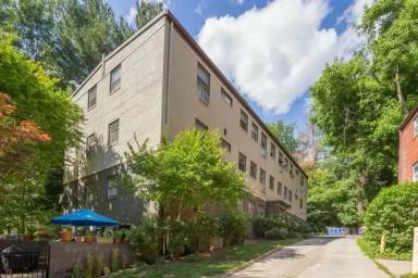Main picture of 4595 MacArthur Blvd NW