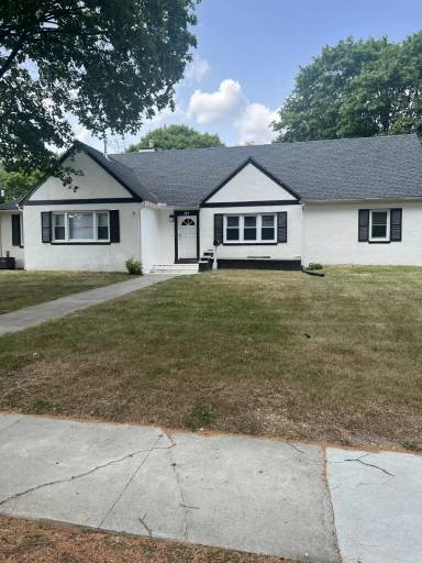 Main picture of 121 University Blvd