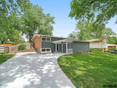 Main picture of 7100 York Ln