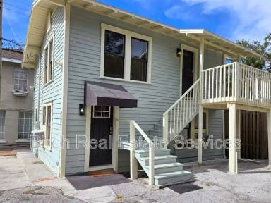 Main picture of 5208 1/2 N Suwanee Ave