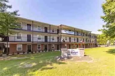 Main picture of 301 W 12th St
