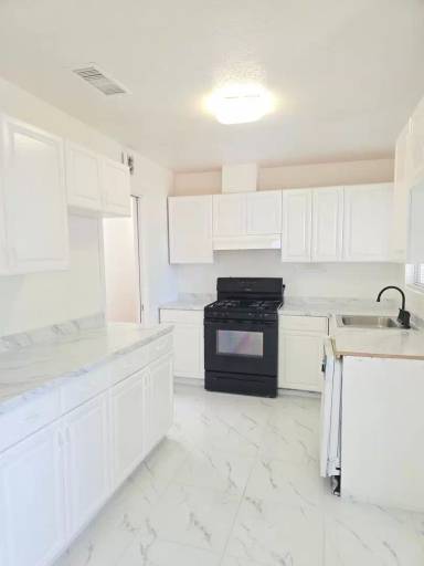 Main picture of 44221 4th St E