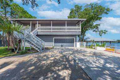 Main picture of 9901 Bay Dr
