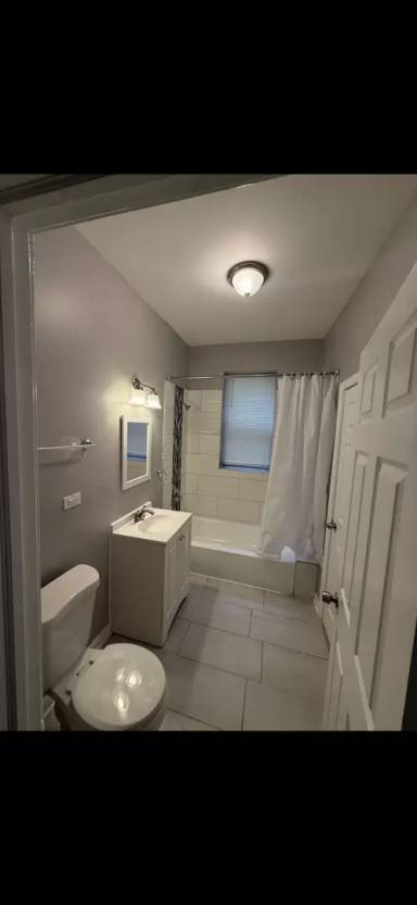 Main picture of 5720 S Michigan Ave