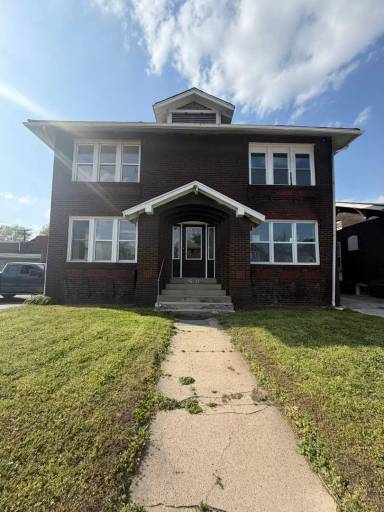 Main picture of 2905 Madison Ave