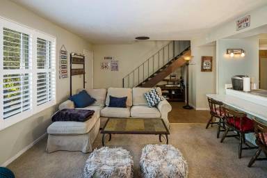 Main picture of Lake Forest Glen Condominiums