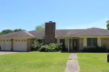 Main picture of 881 High Oaks Dr