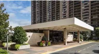 Main picture of Skyline Plaza