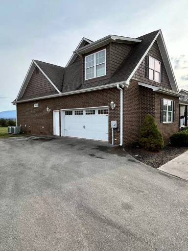 Main picture of 310 Oak Vista Dr
