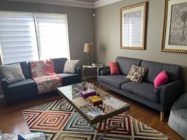 Main picture of 61 Lakeview Cir