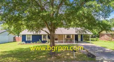 Main picture of 15 Parkview Dr