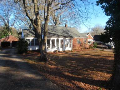 Main picture of 505 S Cedar St