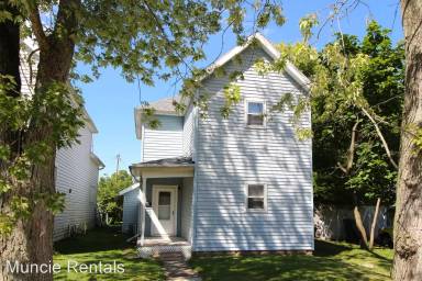 Main picture of 1714 1/2 W Adams St