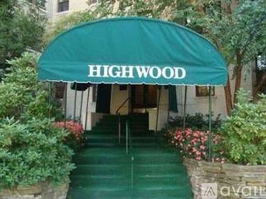 Main picture of 372 S Highland Ave