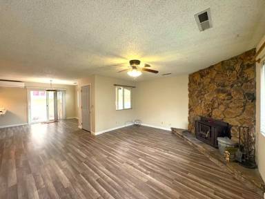 Main picture of 867 Spring St