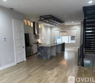 Main picture of 452 S Rayner St