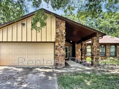 Main picture of 705 Greenview Cir