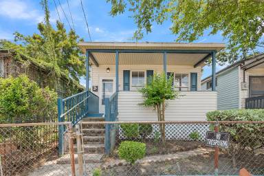 Main picture of 23 Allway St