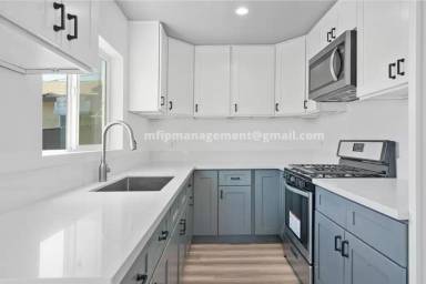 Main picture of 1451 E 9th St