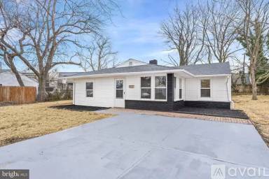 Main picture of 18 Montrose Dr
