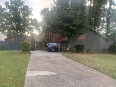 Main picture of 20035 Pinehurst Place Dr