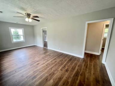 Main picture of 403 Shaw St