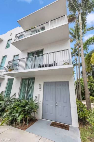 Main picture of 2138 Van Buren St