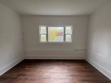 Main picture of 213 Depeyster St