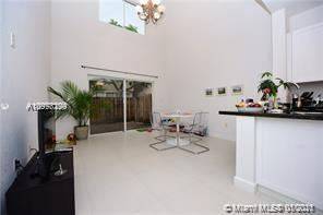 Main picture of 10929 NW 69th St