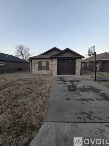 Main picture of 719 W 13th St