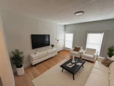 Main picture of 121 Main St