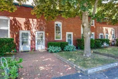 Main picture of 210 Beach St