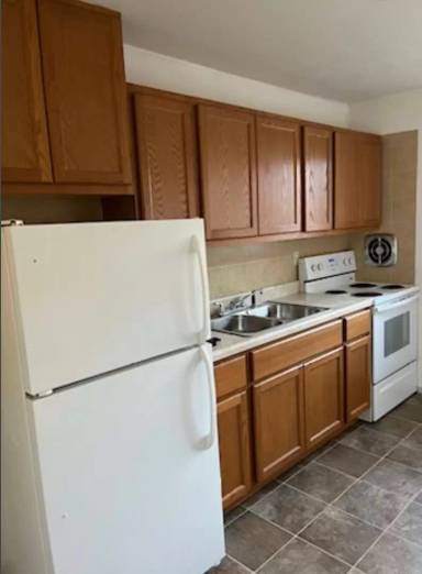 Main picture of 1545 W Main St